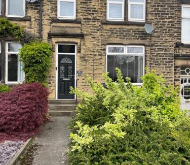 Pudsey Casa | Arnold House in the heart of Calverley village