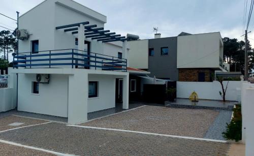 Charneca de Caparica e Sobreda Casa | Aroeira House