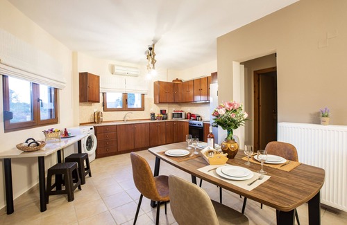Asteri Casa | Aromato-kipos casa para 4 personas, pueblo de Asteri.