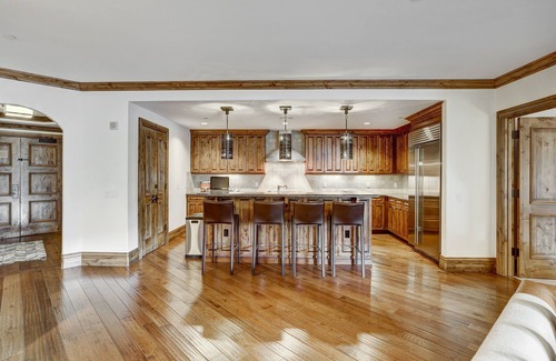 Vail Condominio | Arrabelle Luxury 4 BR Condo- Close To The Mountain by RedAwning - Save 20% on 7+ Nights!