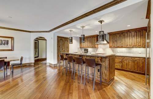 Vail Condominio | Arrabelle Luxury 4 BR Condo- Close To The Mountain by RedAwning - Save 20% on 7+ Nights!