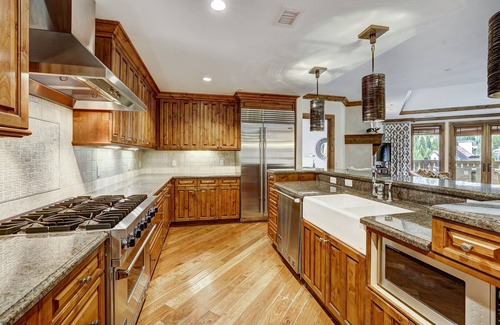 Vail Condominio | Arrabelle Luxury 4 BR Condo- Close To The Mountain by RedAwning - Save 20% on 7+ Nights!
