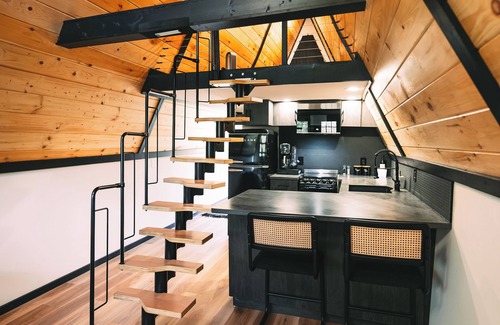 Fairview Cabina | Arrow Haus with Hot Tub