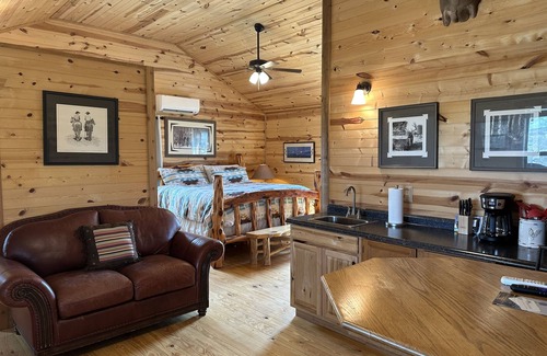 Fredericksburg Cabina | Arrowhead Cabin at Wolf Creek Guest Ranch
