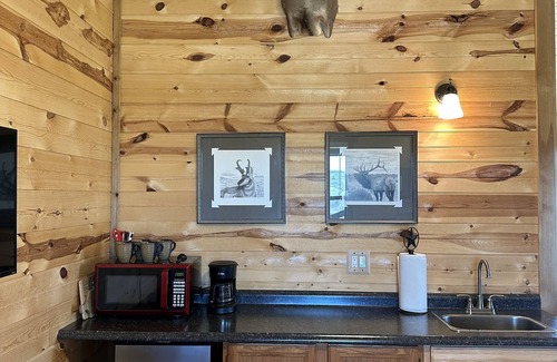 Fredericksburg Cabina | Arrowhead Cabin at Wolf Creek Guest Ranch