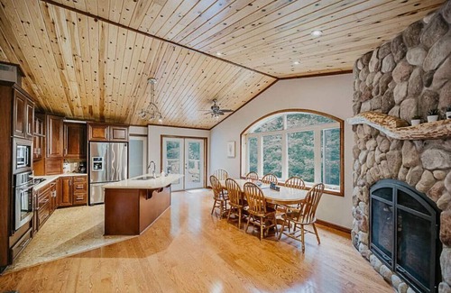 Perry Cabaña | Arrowhead * Hiking * Hot Tub * Secluded * Sauna