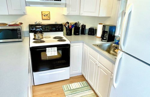 Oak Bluffs Cabaña | Conveniente para todo! Martha's Vineyard Cottage - Escape de vacaciones perfecto
