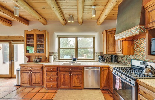 Arroyo Seco Casa | Arroyo Seco Inicio w / Bañera de hidromasaje cerca de Taos Ski Valley!