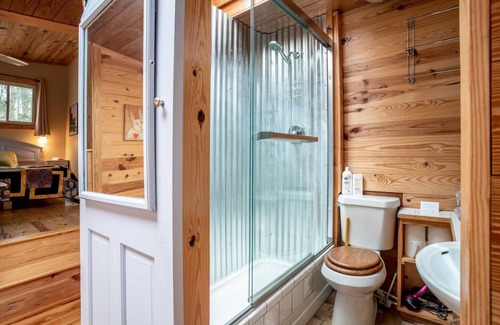 Pittsboro Casa | Art, Beauty, Nature: A Woodland Retreat