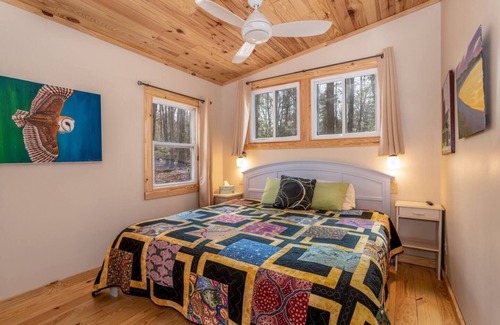 Pittsboro Casa | Art, Beauty, Nature: A Woodland Retreat
