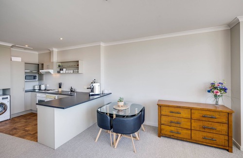 Bluff Hill Casa | Art Deco Escape - Napier Holiday Home