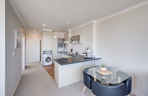 Bluff Hill Casa | Art Deco Escape - Napier Holiday Home