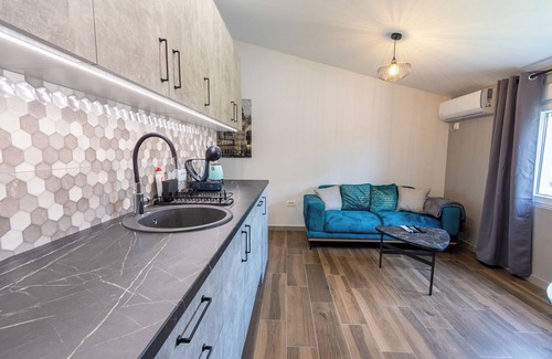 Golubovci Apartamento | Art deco-inspired apartment in a quiet area near the Airport