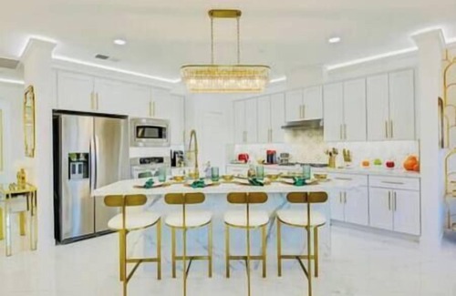 Terra Lago Casa | Art Deco lakefront retreat