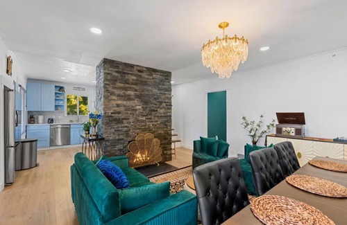 South Salt Lake Casa | Art Deco Oasis: Pool, Hot Tub, 5 BDR, 3 BTH, 2 King Beds, Arcade, BBQ, 4 TV's