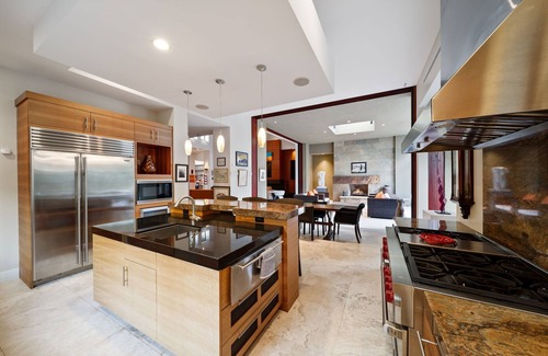 North City Casa | Art-Filled Luxury Escape - Roomy & Refined