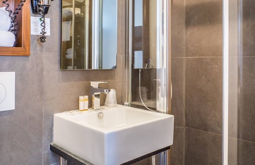 Grenelle Hotel | Art Hotel Eiffel