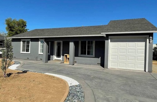 Southeastern Sacramento Casa | ART HOUSE, king beds near the breweries