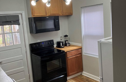 Cedar Rapids Casa | Art Pennington 4-bedroom house with WiFi in Cedar Rapids NewBo / Czech Village