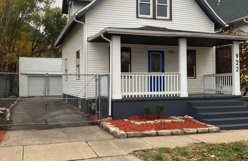 Cedar Rapids Casa | Art Pennington 4-bedroom house with WiFi in Cedar Rapids NewBo / Czech Village