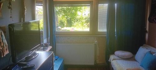 Ljubljana Casa | art room with shared bathroom in Rose resort