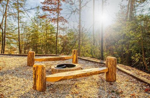 Bryson City Casa | Art's Bungalow-wooded seclusion 1 mi to Deep Creek and Bryson City