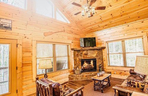 Bryson City Casa | Art's Bungalow-wooded seclusion 1 mi to Deep Creek and Bryson City
