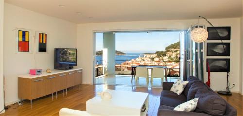 Vis Villa | Art Villa Mara