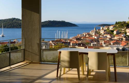 Vis Villa | Art Villa Mara