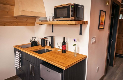 Stevenson Cabina | ArtBliss III: River Views, Soaking Tub, Firepit