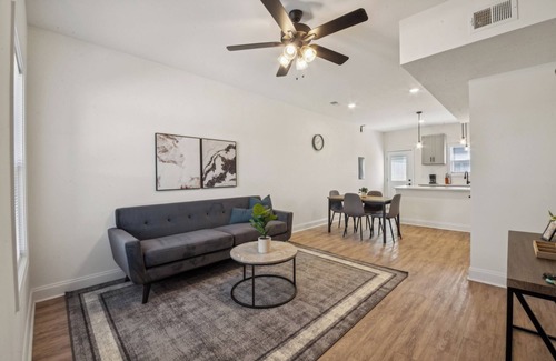 Clarksville Apartamento | Arte Luxury townhomes F6 I Comfy 2 Bed 2.5 Bath