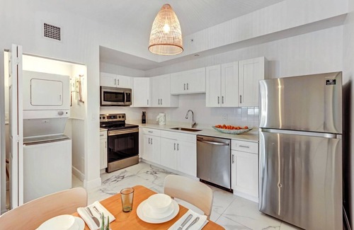 Wynwood Art District Apartamento | ArTease Wynwood Collection: Sleeps 16 & Free Parking