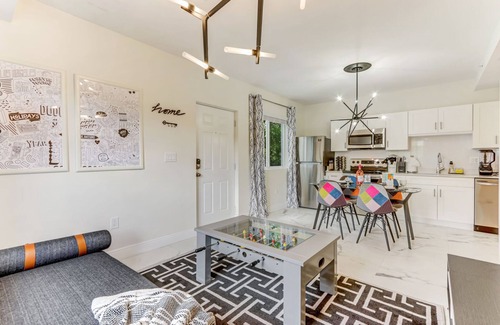 Wynwood Art District Apartamento | ArTease Wynwood Collection: Sleeps 16 & Free Parking