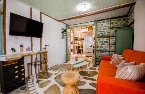 Tragilos Casa | Artemis Goddess Nest - Aquatic Getaway