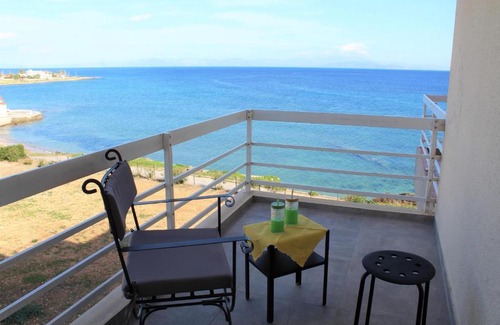 Spata-Artemida Apartamento | ARTEMISIA beach apartment.