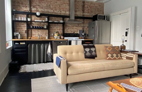 Fan District Apartamento | Artful 1-bedroom Apartment in The Fan with Parking