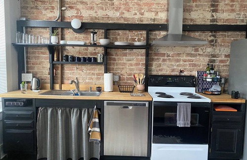 Fan District Apartamento | Artful 1-bedroom Apartment in The Fan with Parking