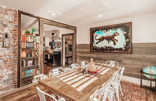 Pocatello Casa | The Cake House: 5 Bedroom Art House