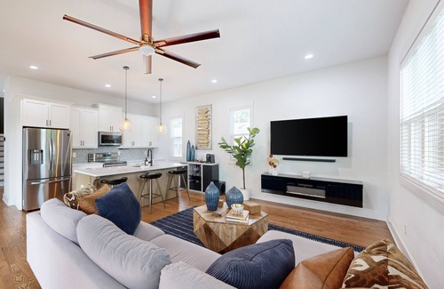 Mechanicsville Casa | Artful escape with stylish interior, skyline views, luxe suite with WFH desk