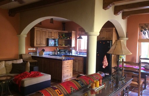 Nopolo Villa | Villa decorada artísticamente a pasos de la playa y el campo de golf en la bahía de Loreto.