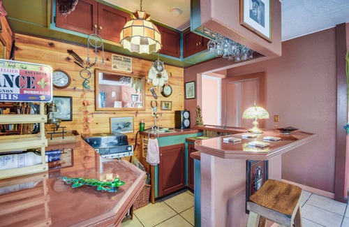 Cottonwood Cabaña | Artfully Decorated Cottonwood Home: Pets Welcome!