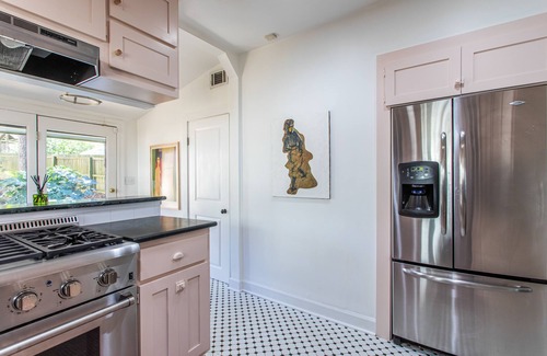 Oakhurst Casa | Artfully designed bungalow
