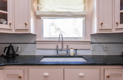 Oakhurst Casa | Artfully designed bungalow