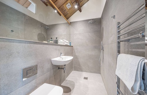 Littlebredy Casa | Arthouse - sleeps 2 guests in 1 bedroom