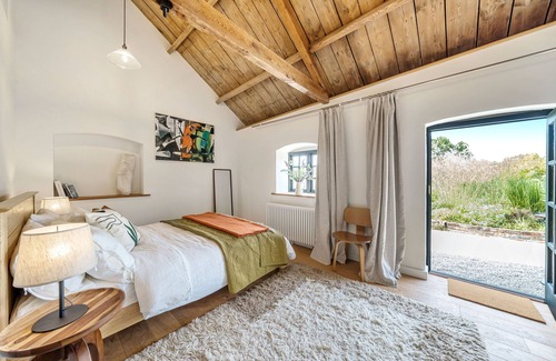 Littlebredy Casa | Arthouse - sleeps 2 guests in 1 bedroom