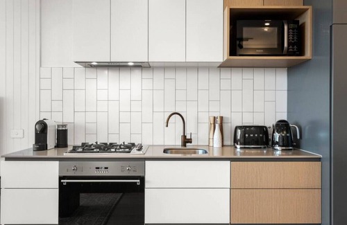 Fitzroy Apartamento | Artist Abode: Stay in a Home That’s Also a Gallery