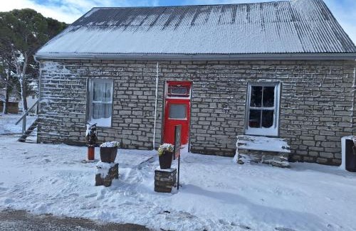 Sutherland Casa | Artist Cottage