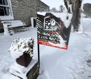 Sutherland Casa | Artist Cottage