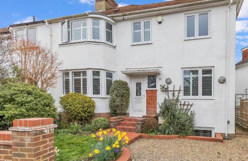 Patcham Casa | Artist Haven with Parking By My Getaways