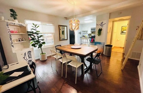 Southeastern Sacramento Condominio | Artist's Condo with 2 Bedroom & Arcade